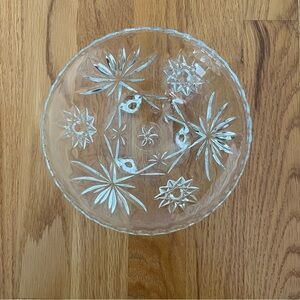 ✨ Vintage Starburst Cut Glass Footed Bowl – 7” Wide, 2.5” High ✨